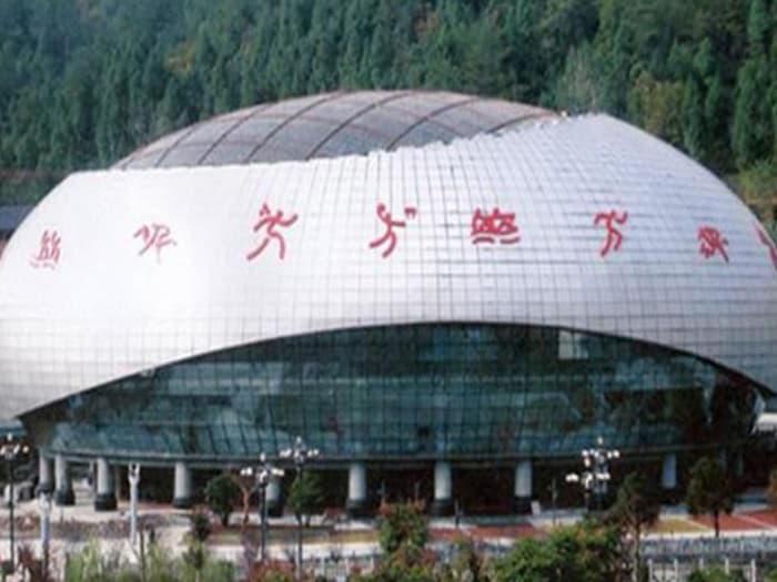 昌都体育中心球形网架加工安装